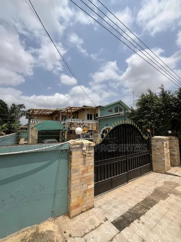 Furnished 10bdrm House in Agbogba for sale · Photo 1