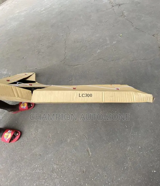 Land Cruiser 300 Fender · Photo 1