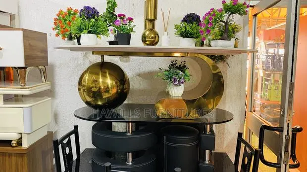 Designer Center Table Very Golden · Photo 1