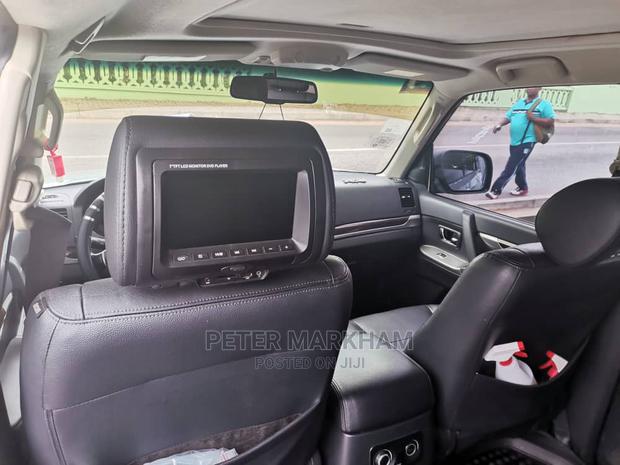 Land Cruiser V8 · Photo 2