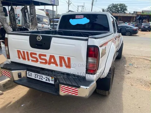 Nissan Hardbody 2014 White · Photo 1