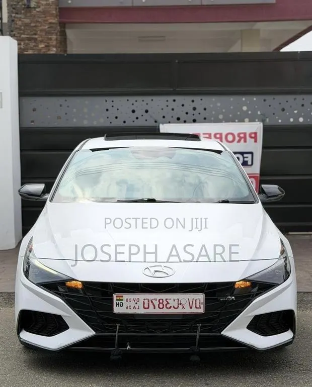 Hyundai Elantra 2021 White · Photo 1