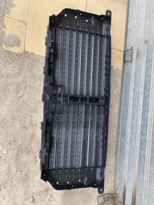 F-150 2022,2023,2024,2025 Shutter Grille · Photo 1