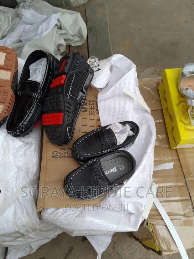 Boys Shoes · Photo 1