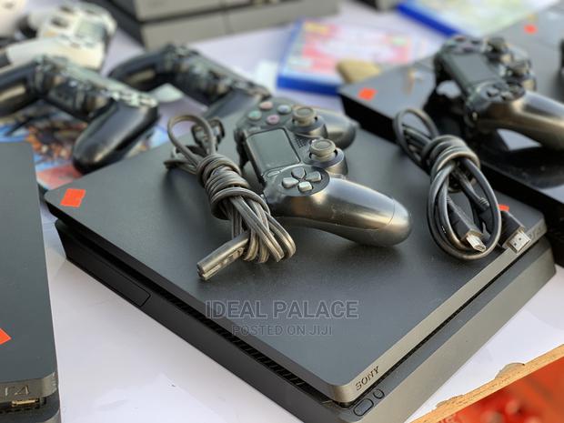 Playstation 4 Slim and Games · Photo 3