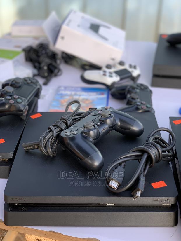 Playstation 4 Slim and Games · Photo 5