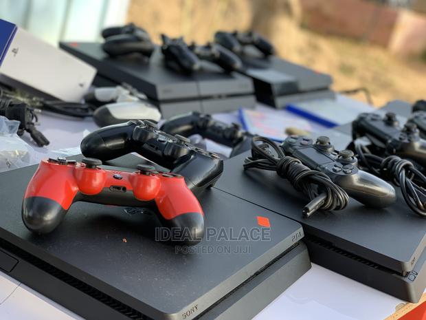 Playstation 4 Slim and Games · Photo 4