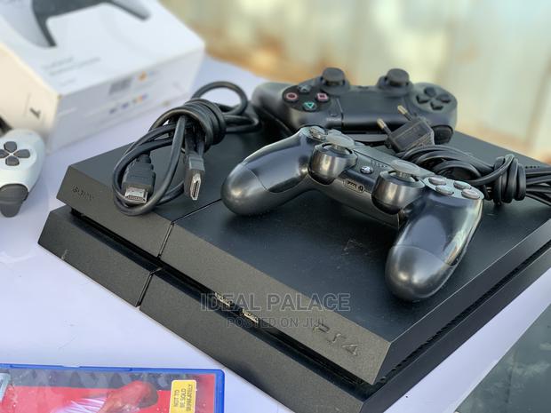 Playstation 4 Standard With Games · Photo 3