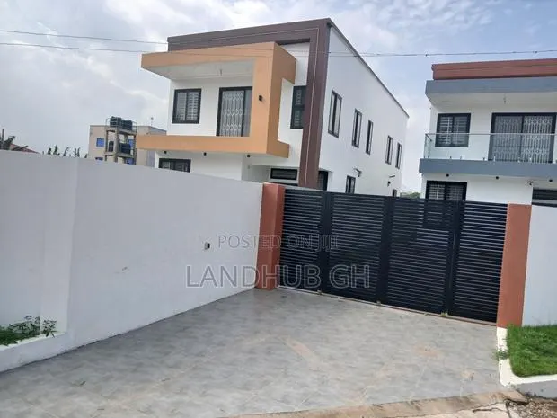 4bdrm Townhouse/Terrace in Oyarifa Mall Area for sale · Photo 1
