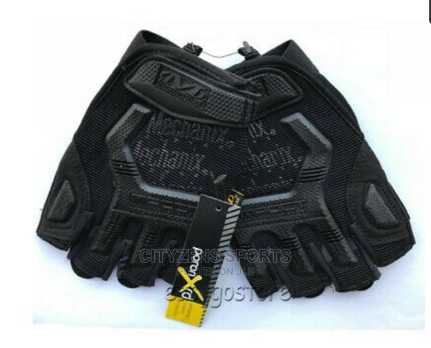 Fingerless M-Pack Gloves · Photo 1