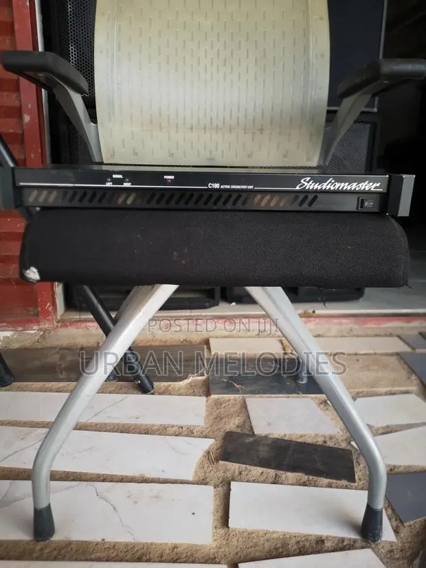 Studiomaster C180 Active Crossover Unit · Photo 1