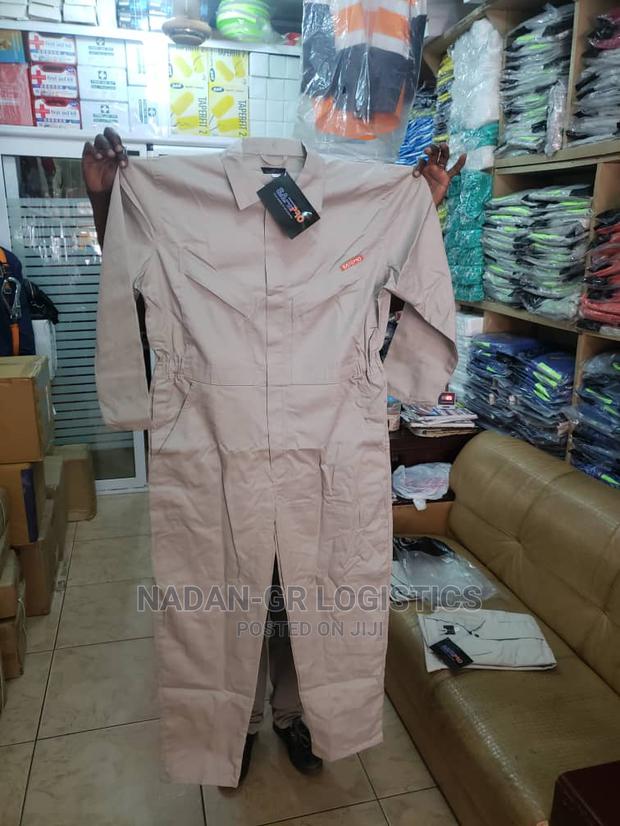Reflective Safety Overalls · Photo 4