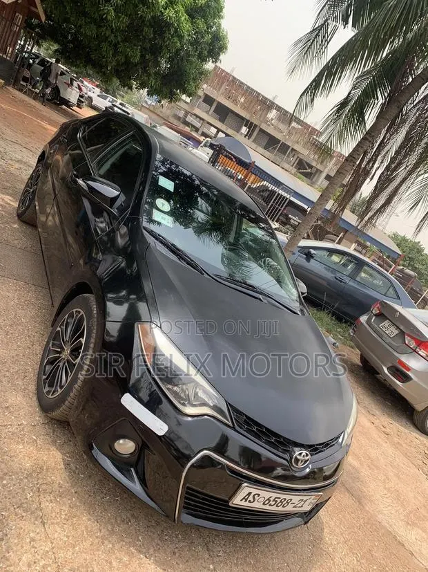 Toyota Corolla LE ECO Premium (1.8L 4cyl CVT) 2016 Black · Photo 1