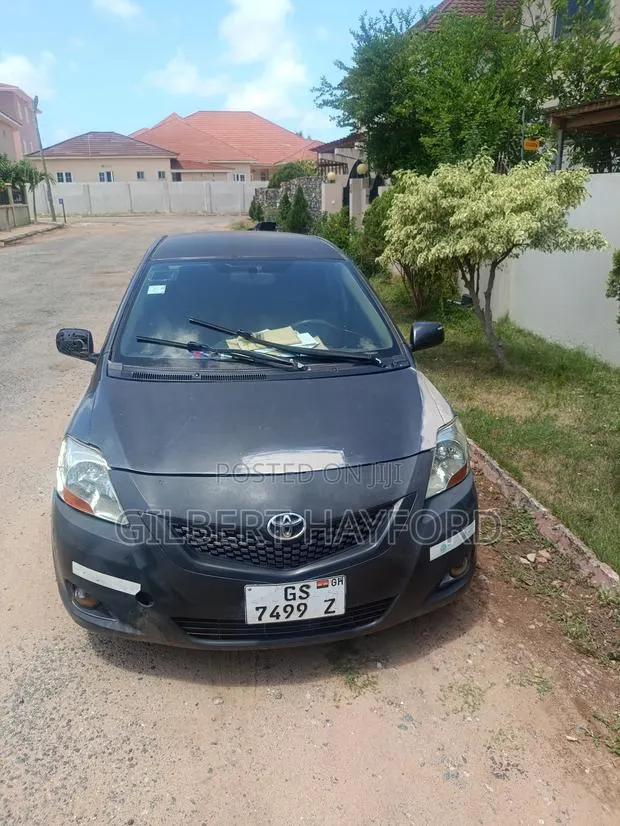Toyota Yaris 1.5 Sedan 2008 Gray · Photo 1