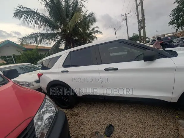 Ford Explorer 2021 White · Photo 1