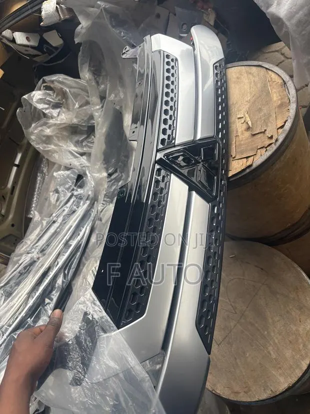 Mitsubishi Outlander 2018,2019,2020,2021,2022 Front Shells (Grill) · Photo 1