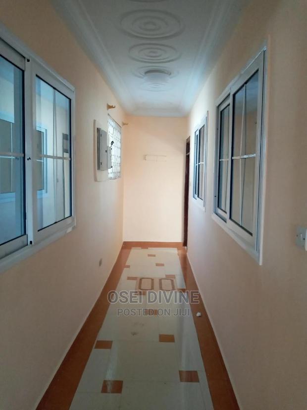 2bdrm Mansion in Roundabout, Dansoman for rent · Photo 4