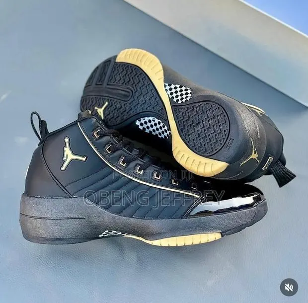 Original Air Jordan 19 Metallic Gold · Photo 1