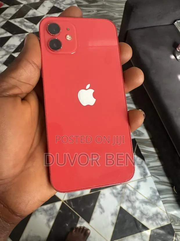 Apple iPhone 12 64 GB Red · Photo 1