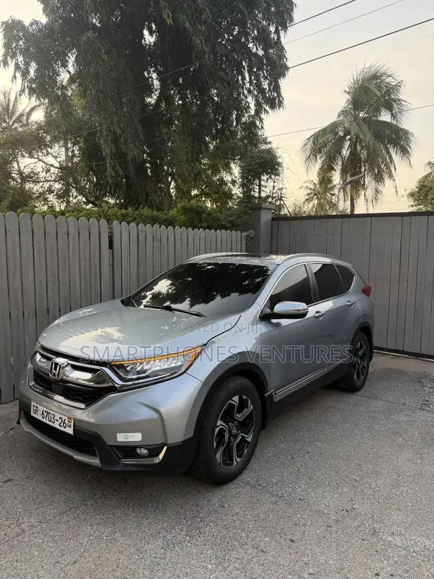 Honda CR-V 2017 Silver · Photo 1