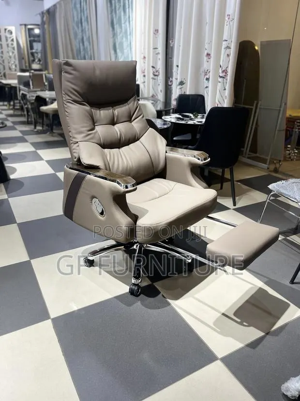 Executive Office Chair With Footrest · Photo 1