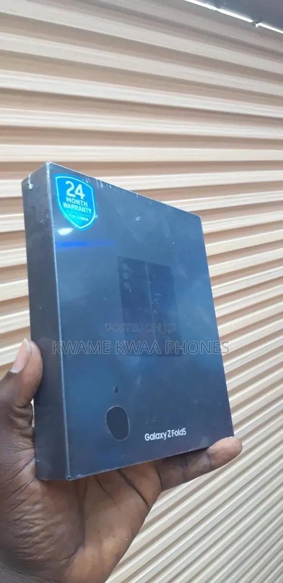 New Samsung Galaxy Fold 5G 512 GB White · Photo 1