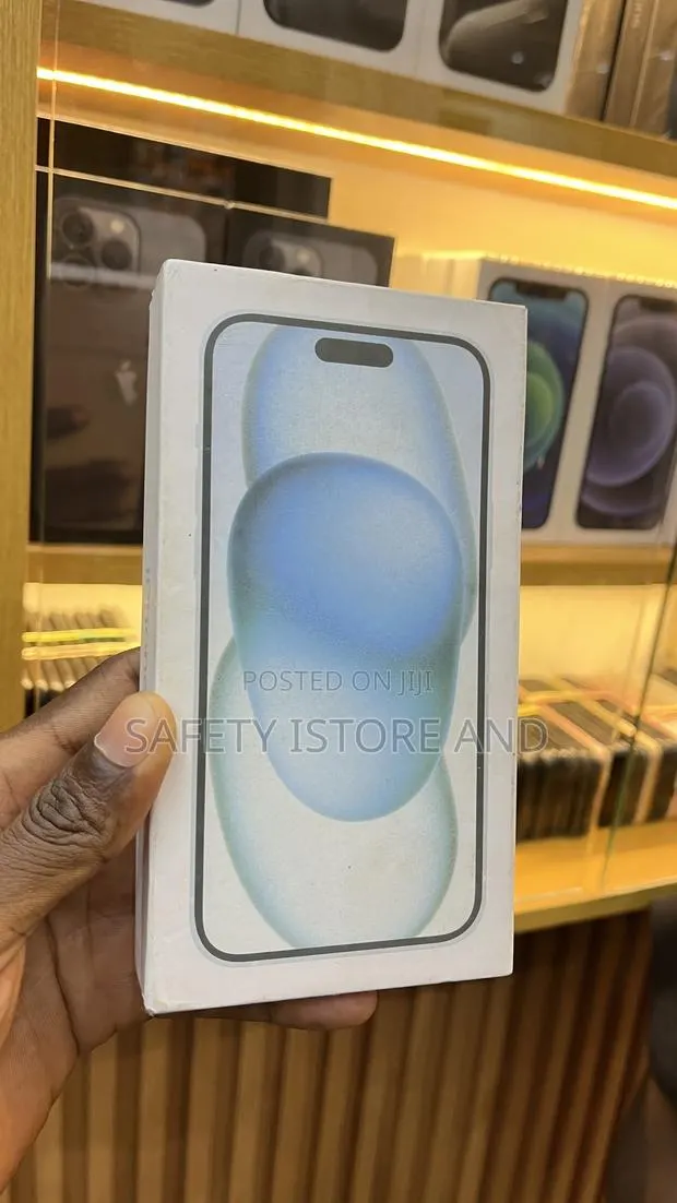 New Apple iPhone 15 128 GB Blue · Photo 1