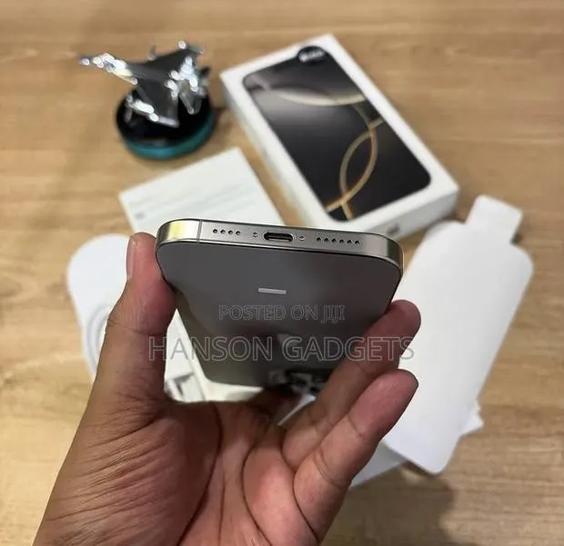 New Apple iPhone 16 Pro Max 1 TB Gray · Photo 1