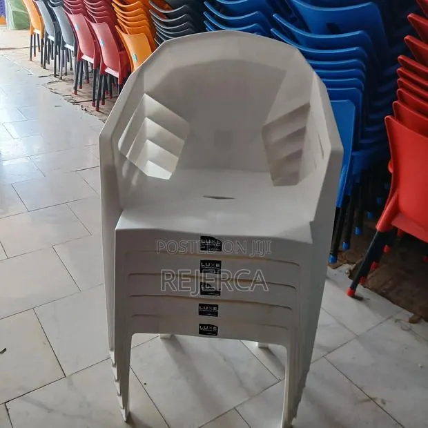Diamond Chair · Photo 1