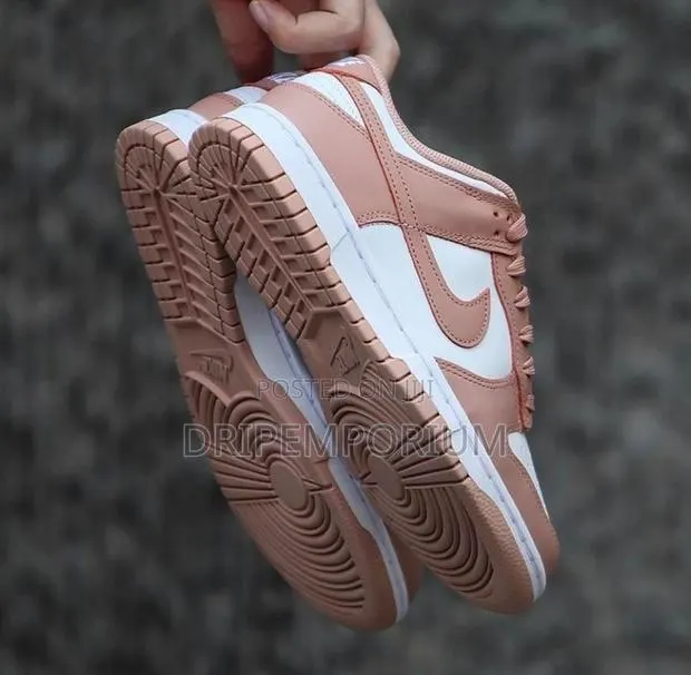 Nike Dunk Low · Photo 3