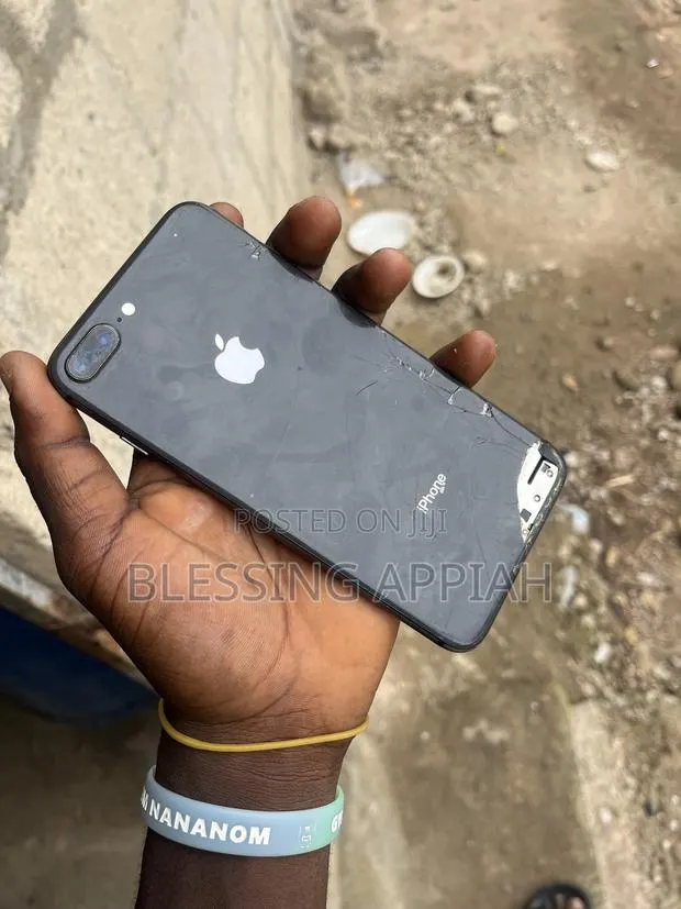 Apple iPhone 8 Plus 64 GB Black · Photo 1