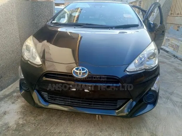 Toyota Aqua 2015 Black · Photo 1