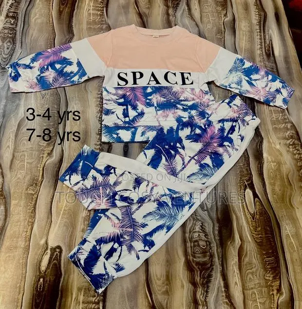 Children Top and Jogger · Photo 1