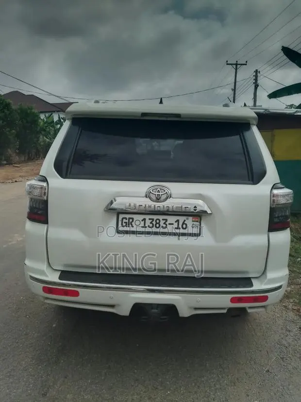Toyota 4-Runner Limited 4dr SUV (4.0L 6cyl 5A) 2015 White · Photo 1