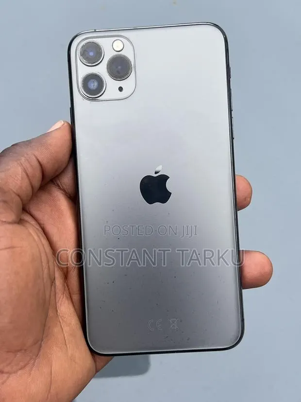Apple iPhone 11 Pro Max 64 GB Silver · Photo 1
