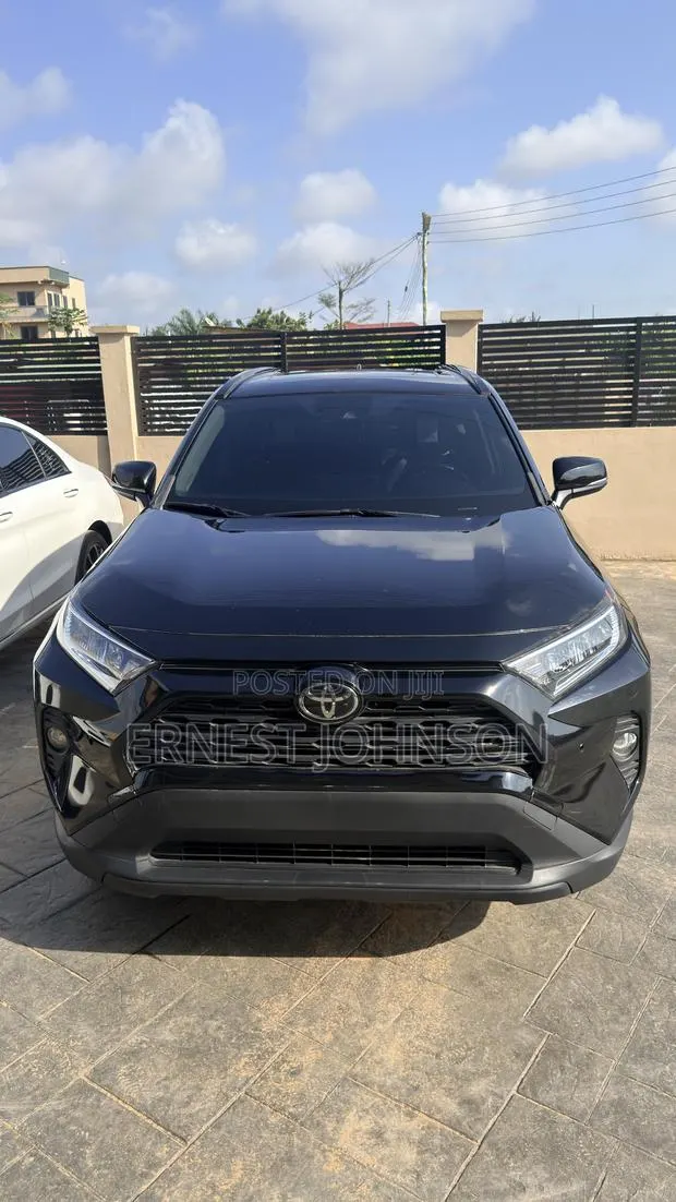Toyota RAV4 XLE AWD 2019 Black · Photo 1