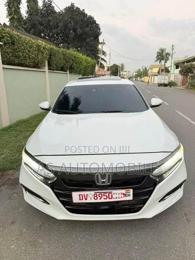 Honda Accord EX-L (2.0L 4cyl Turbo 10A) 2019 White · Photo 1