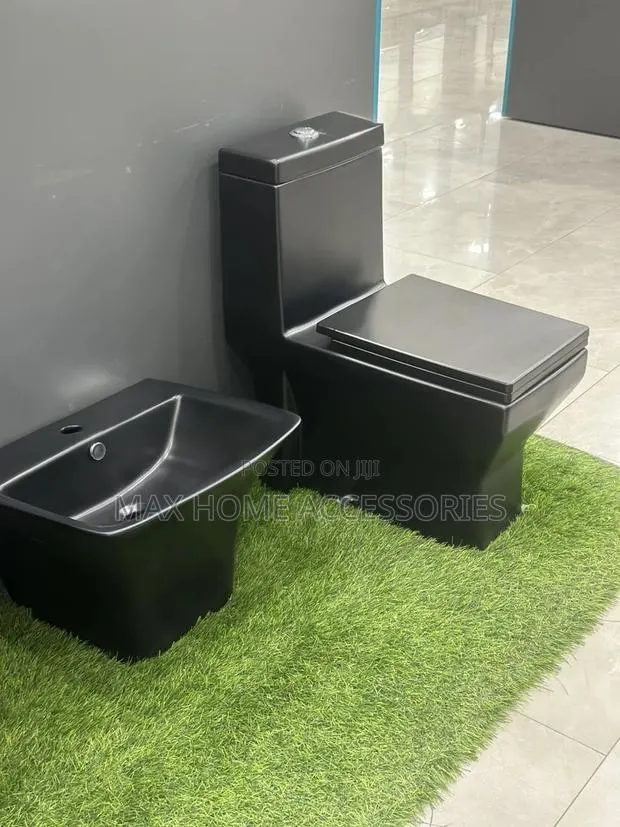 Combined Black Wc · Photo 1
