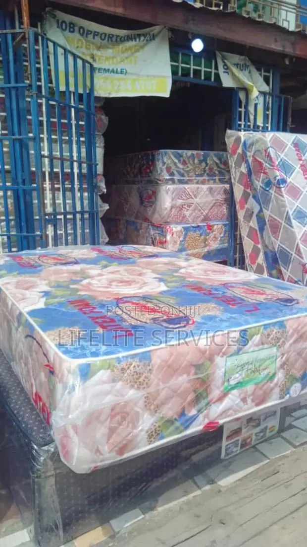 Mattress 14" Large High Density - Latex · Photo 1