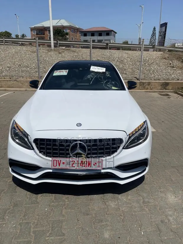 Mercedes-Benz C300 Sport 4Matic Sedan AWD (2.0L 4cyl 7A) 2017 White · Photo 1