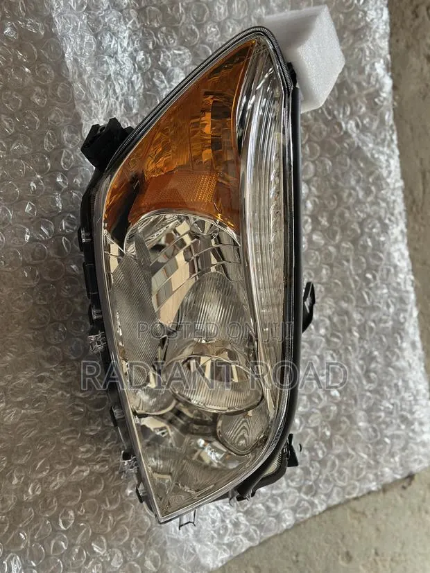 Toyota Rav4 2012 Headlight · Photo 1