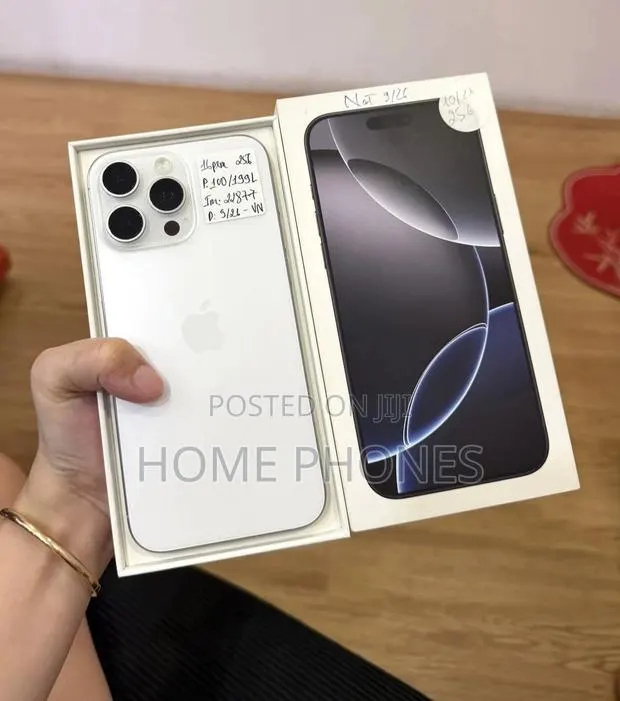 Apple iPhone 16 Pro Max 256 GB Silver · Photo 1