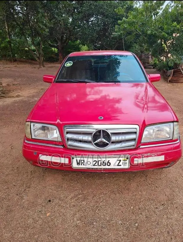 Mercedes-Benz C200 2002 Red · Photo 1