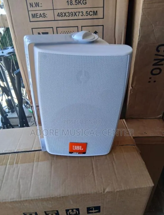 JBL 6.5inches All White Wall Mount Speakers 1pair · Photo 1