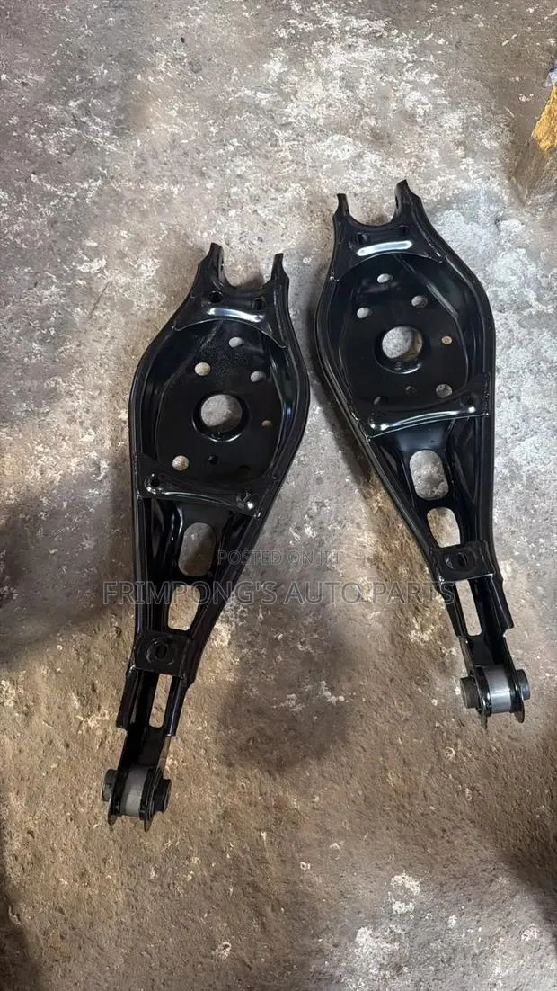 Honda Civic 2016 to 2025 Back Lower Arms or Springs Basket · Photo 1