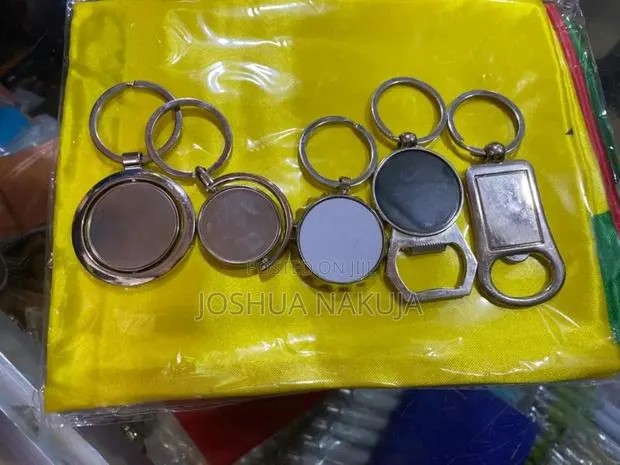 Metal Keyholder Opener · Photo 1