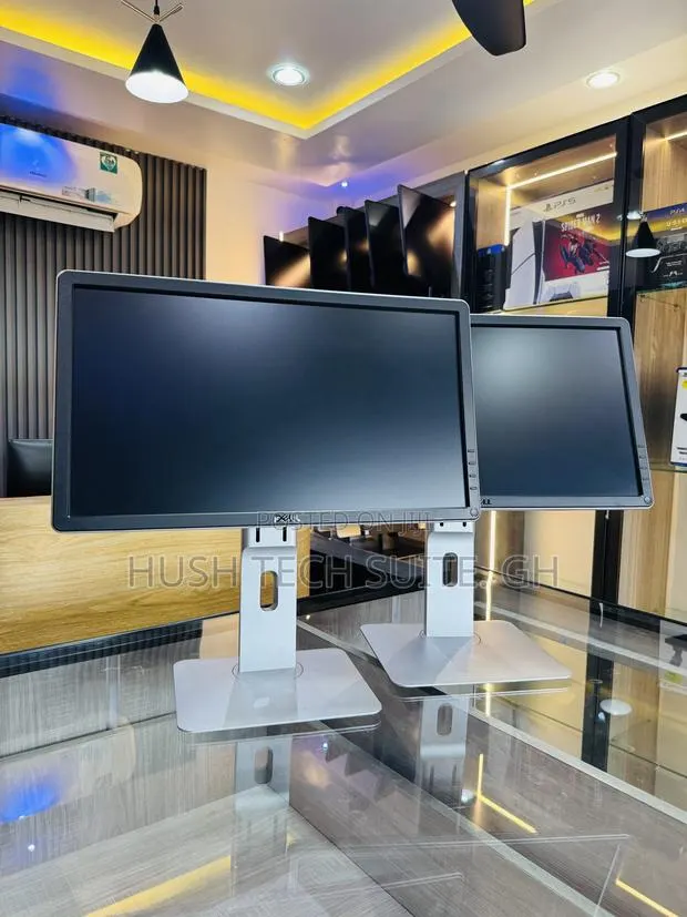 24” Dell Wide Ips Display Monitor · Photo 1