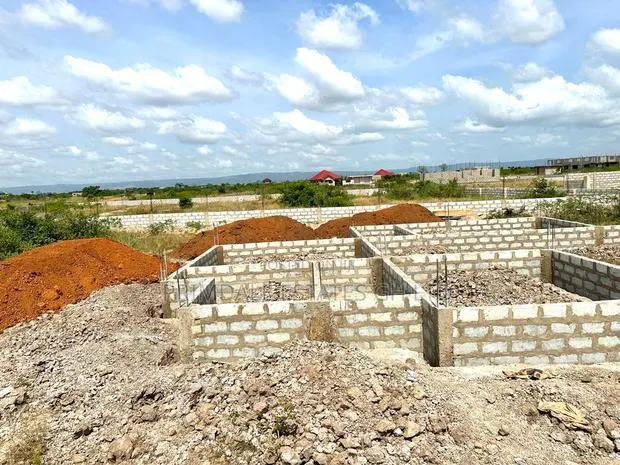 Residential Lands Afienya (100x80)Sqft · Photo 1