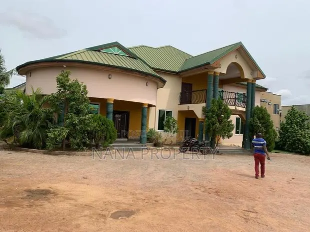 6bdrm House in Oyarifa for sale · Photo 1