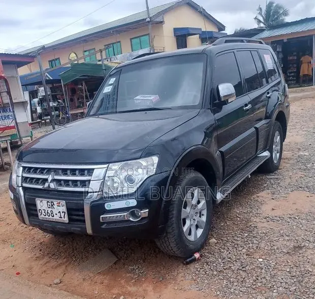 Mitsubishi Pajero 2016 Black · Photo 1